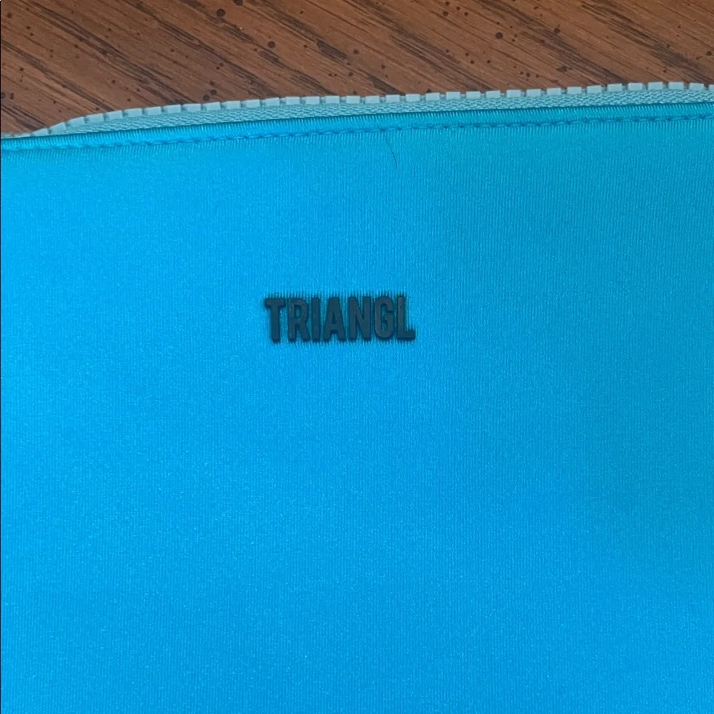 Triangl Santa Rosa blue neoprene zip pouch - Picture 4 of 9